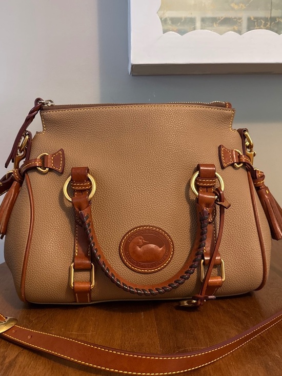Dooney & Bourke Handbags - Dooney & Bourke leather purse